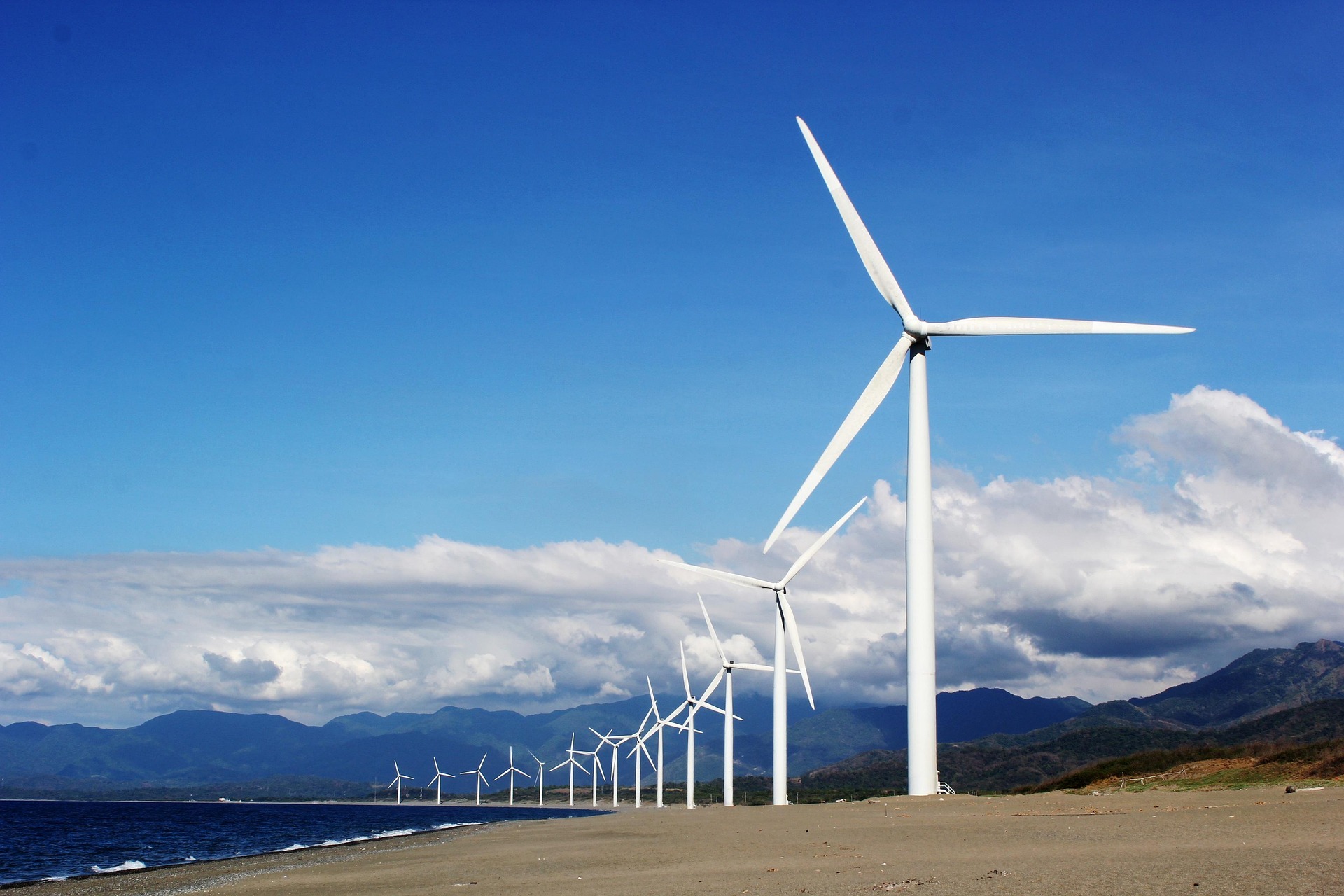 Wind Turbine Giant Manufacturer Cuts Another 440 Jobs!